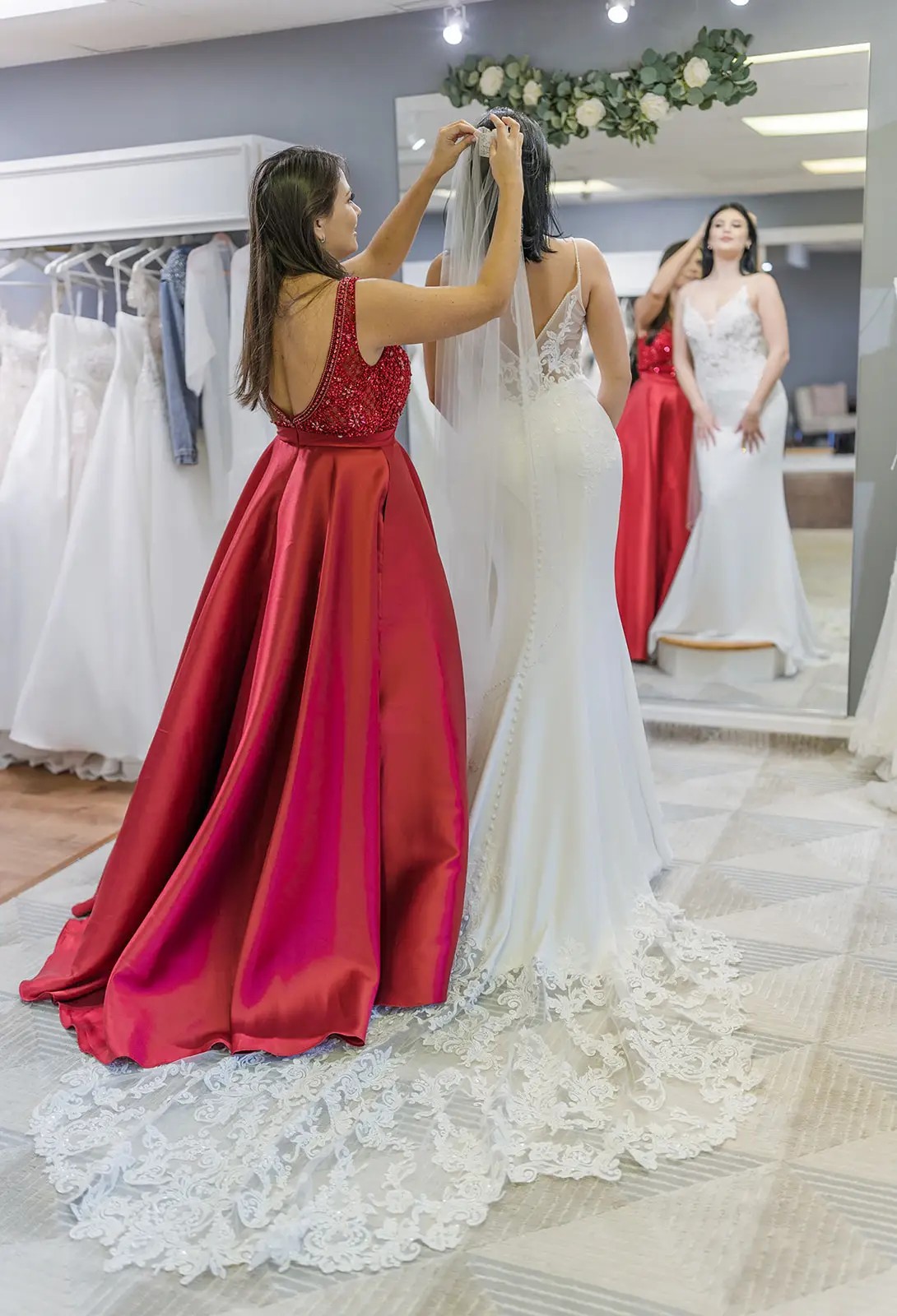 Veil Options to Complement Simple Gowns Image